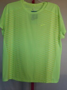Brooks NWTs, Breezy Does It - Women's Short Sleeve 2.0 Tech Shirt - Large Yellow